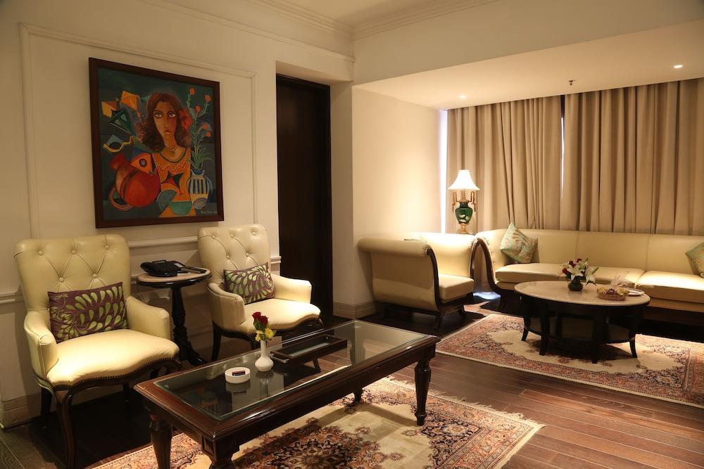 The Ashok, New Delhi Hotel Exterior foto A living room at the Taj Mahal Palace, Mumbai