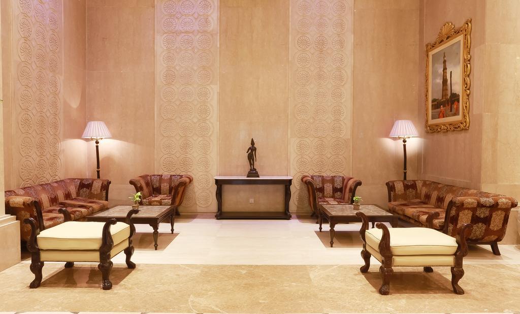 The Ashok, New Delhi Hotel Exterior foto The lobby of the Taj Mahal Palace