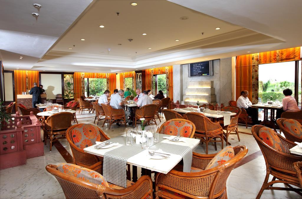 The Ashok, New Delhi Hotel Exterior foto The restaurant