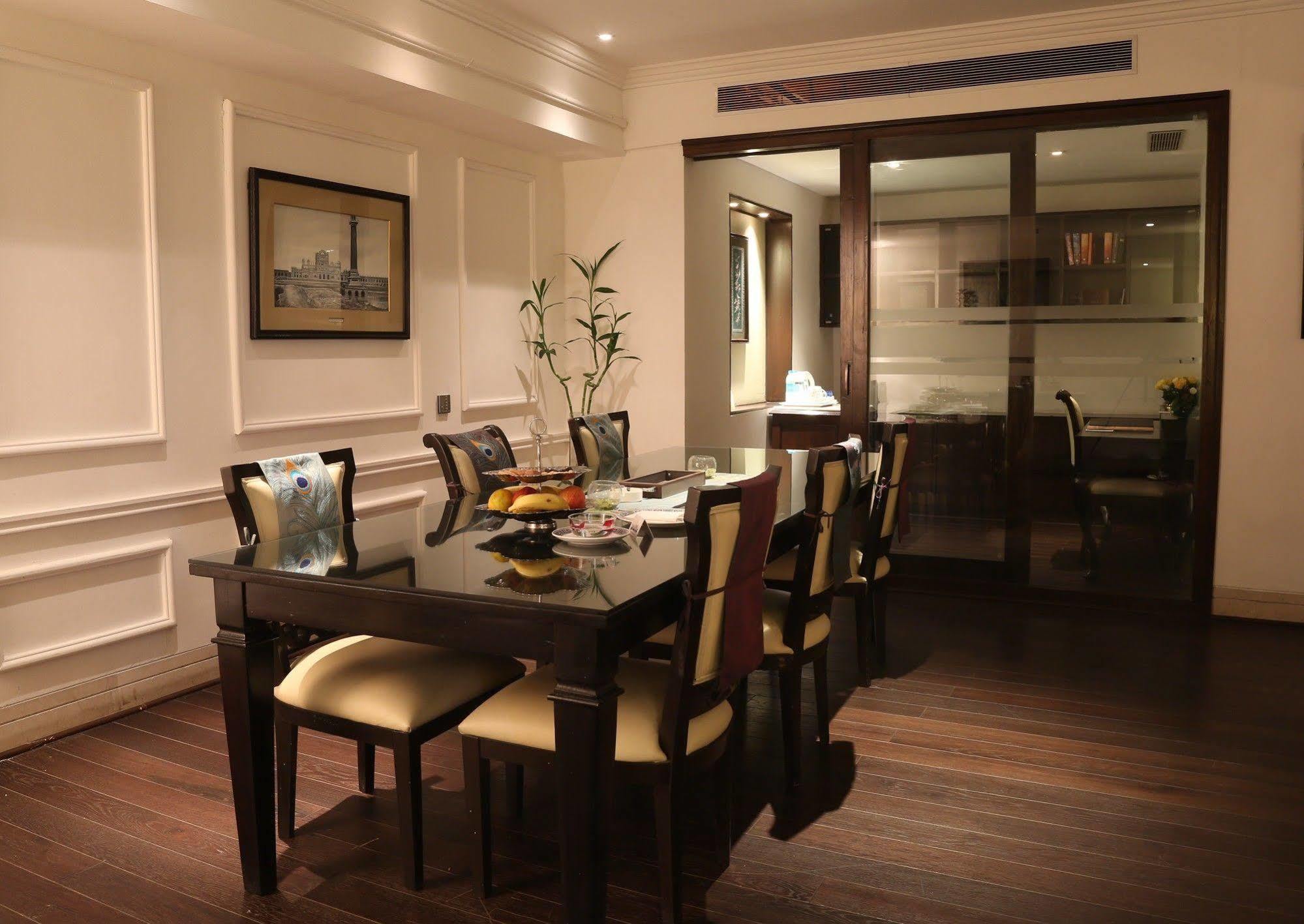 The Ashok, New Delhi Hotel Exterior foto A dining room