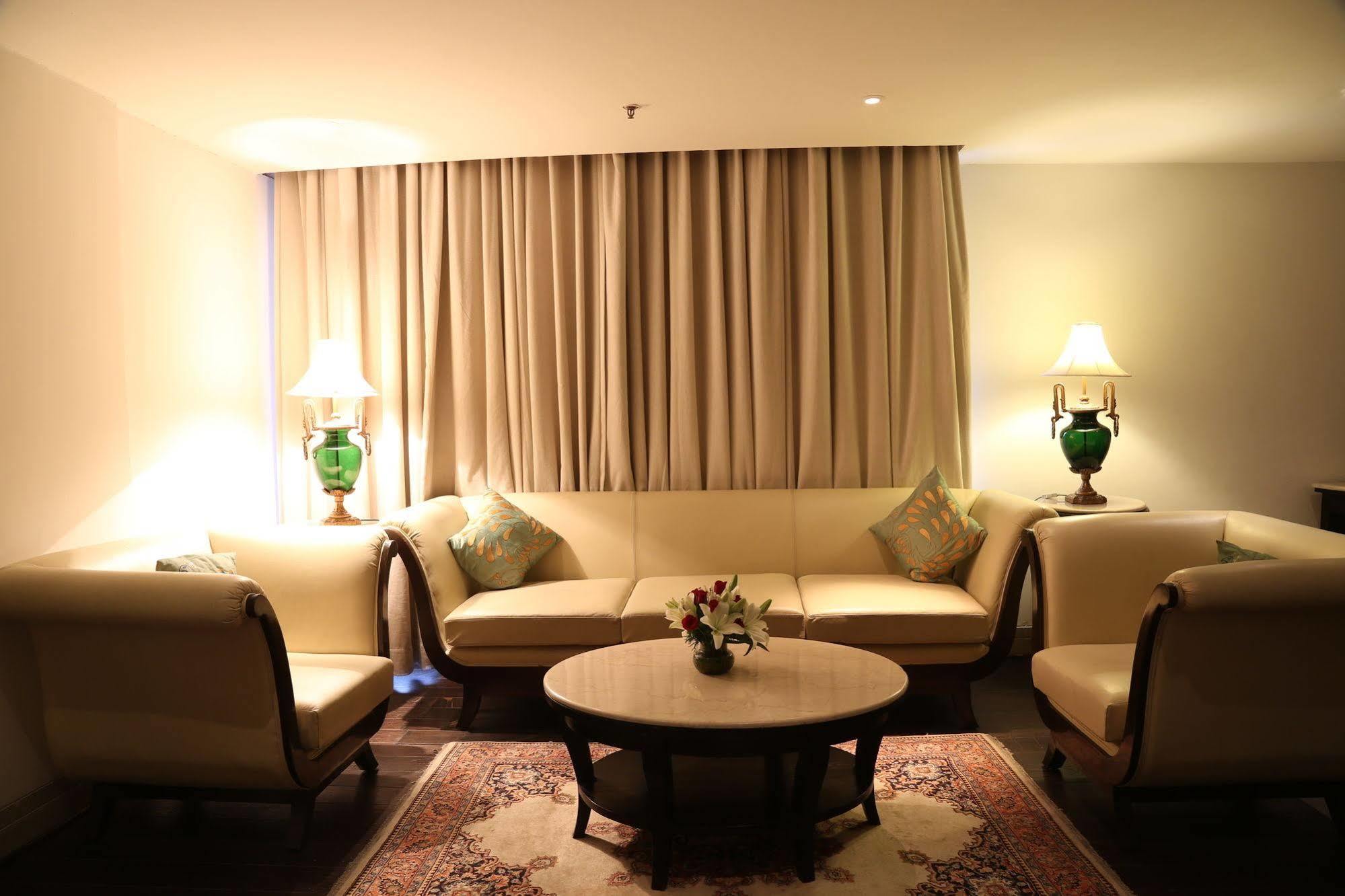 The Ashok, New Delhi Hotel Exterior foto A living room in a hotel